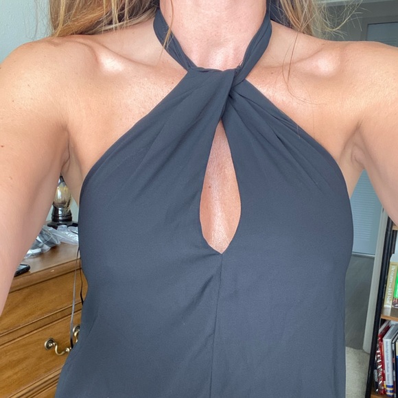 Black Key hole halter top - Picture 5 of 7